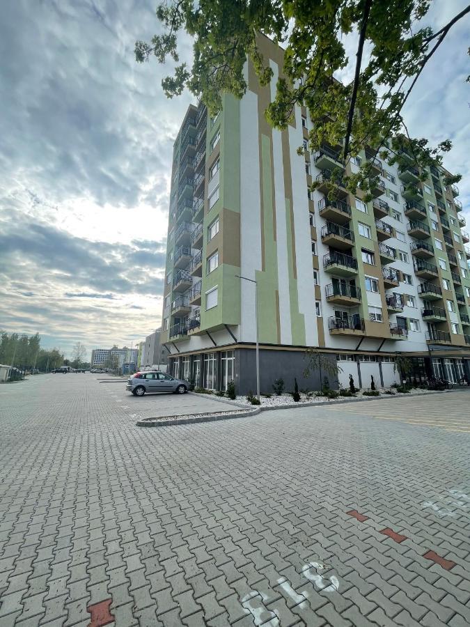 Cadet Holiday Apartman Ezuestpart Siófok Exterior foto